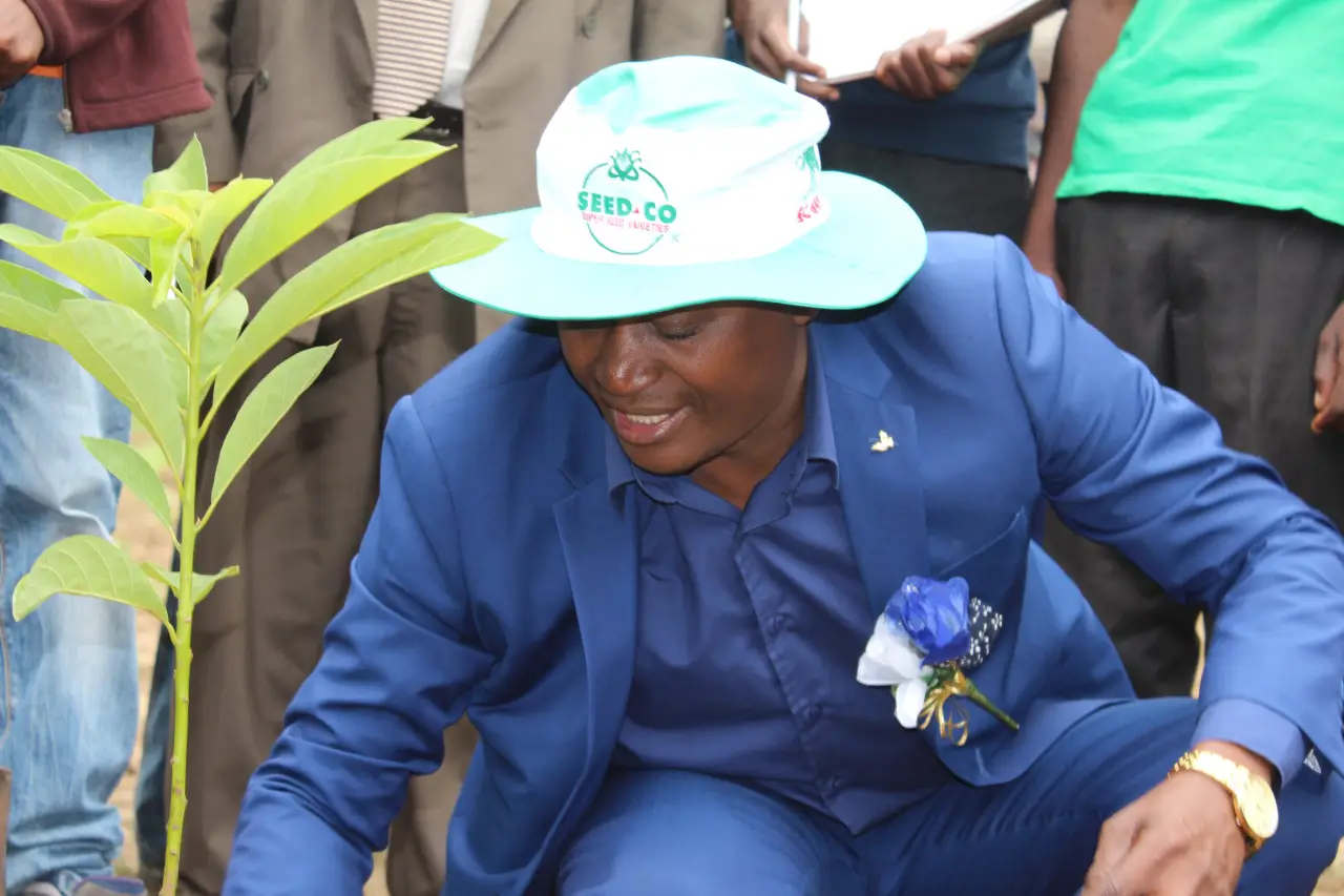 Ex-DepMin Karoro, Mutukudzi feud escalates | Humanitarian Post